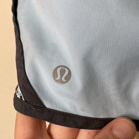 Lululemon shorts women’s 6 six light blue grey lace eyelet pocket - Picture 3 of 6